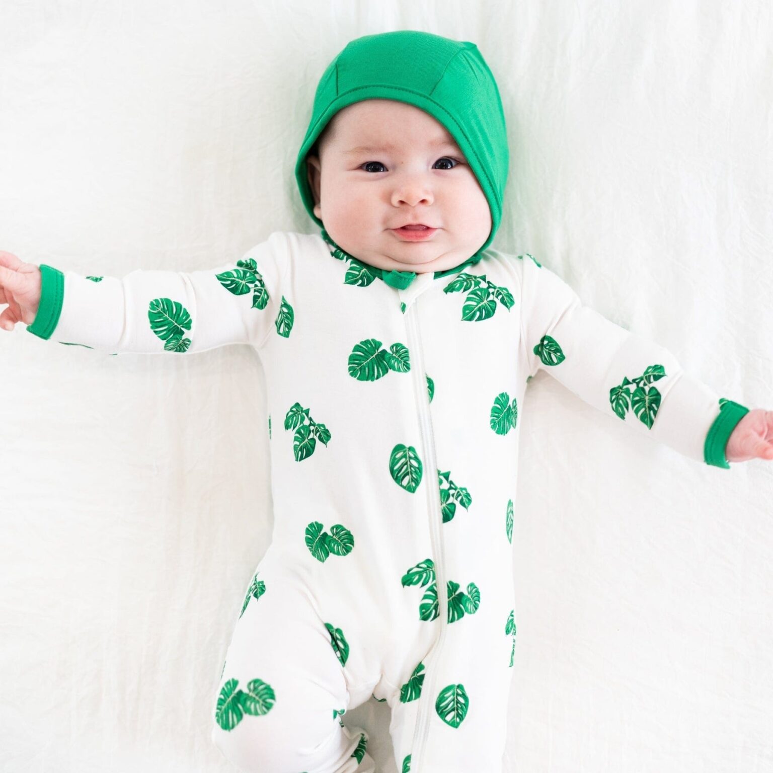 kyte-baby-zippered-romper-in-monstera-blossom