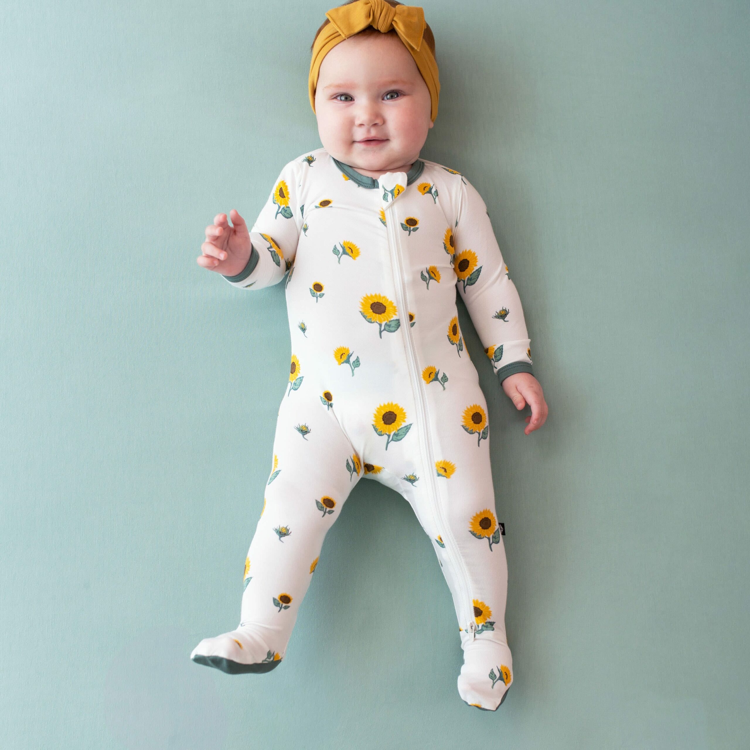 https://www.blossom.baby/wp-content/uploads/2023/09/kyte-baby-zippered-footies-zippered-footie-in-sunflower-32381539745903_3000x-scaled.jpg