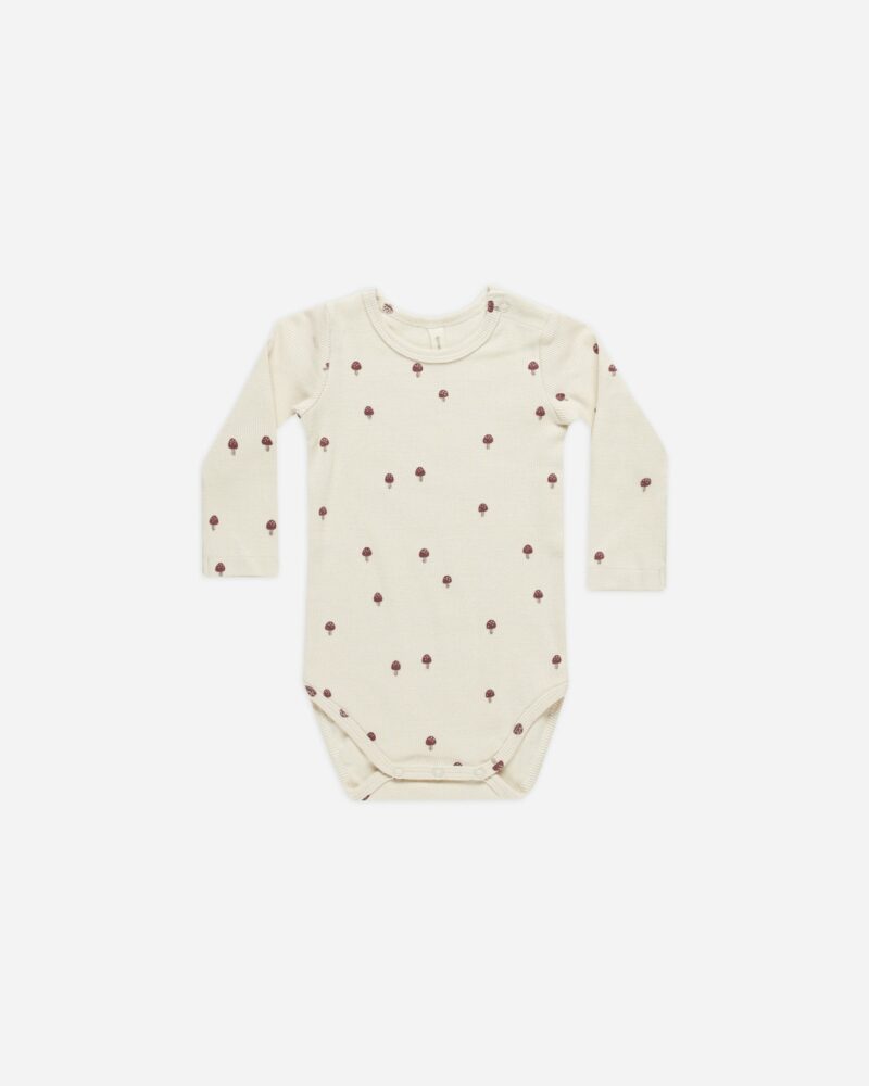 Quincy Mae Ribbed Long Sleeve Bodysuit In Mushrooms