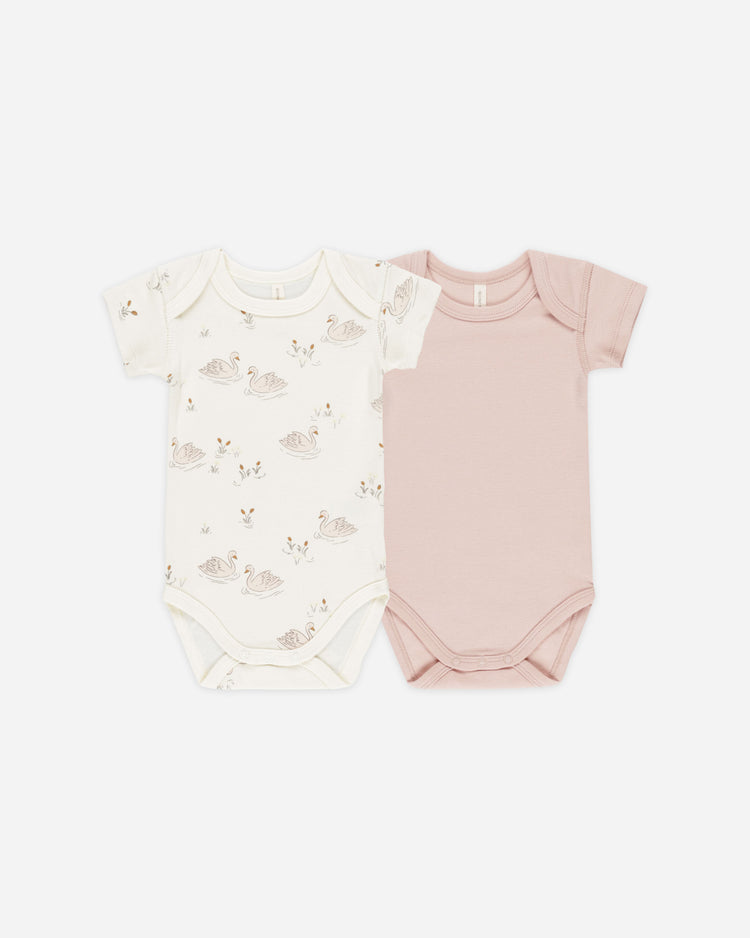 Quincy Mae Short Sleeve Bodysuit 2 Pack In Swans and Bubblegum